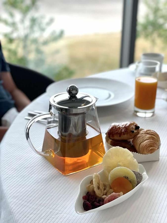 Hotel-Restaurant L'Aquarelle Breuillet  ภายนอก รูปภาพ