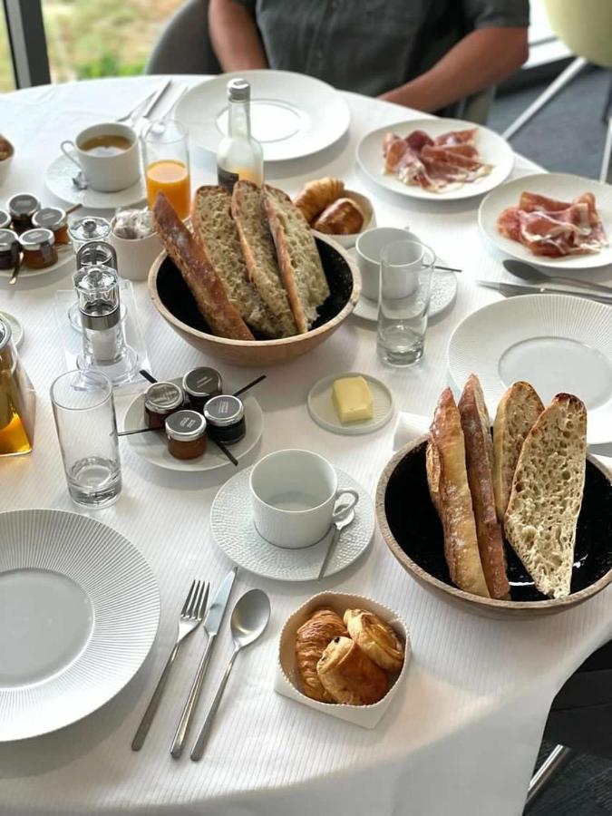 Hotel-Restaurant L'Aquarelle Breuillet  ภายนอก รูปภาพ