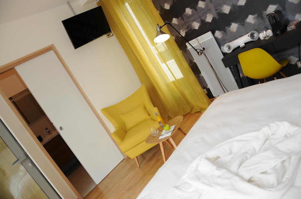 Hotel-Restaurant L'Aquarelle Breuillet  ห้อง รูปภาพ