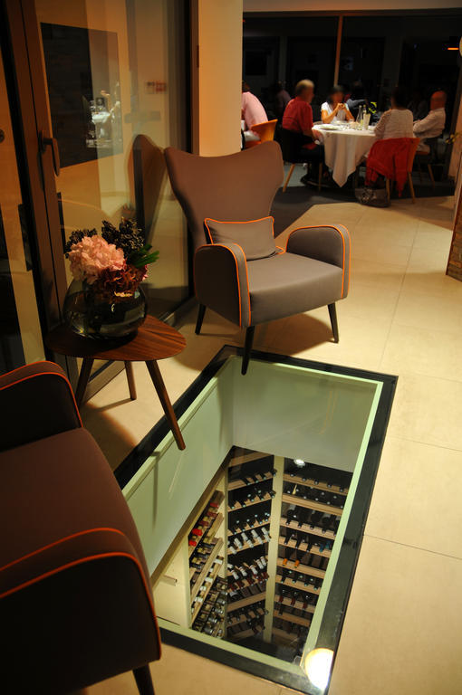 Hotel-Restaurant L'Aquarelle Breuillet  ภายนอก รูปภาพ