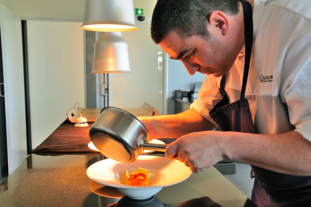 Hotel-Restaurant L'Aquarelle Breuillet  ภายนอก รูปภาพ