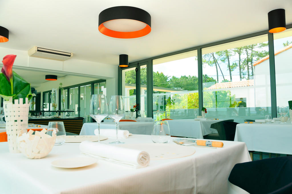Hotel-Restaurant L'Aquarelle Breuillet  ภายนอก รูปภาพ