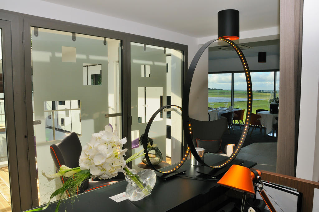 Hotel-Restaurant L'Aquarelle Breuillet  ภายนอก รูปภาพ