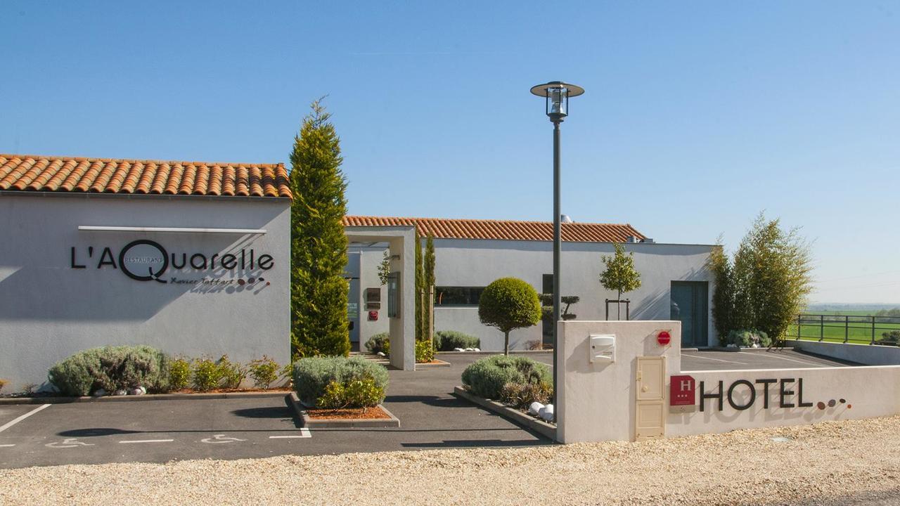 Hotel-Restaurant L'Aquarelle Breuillet  ภายนอก รูปภาพ
